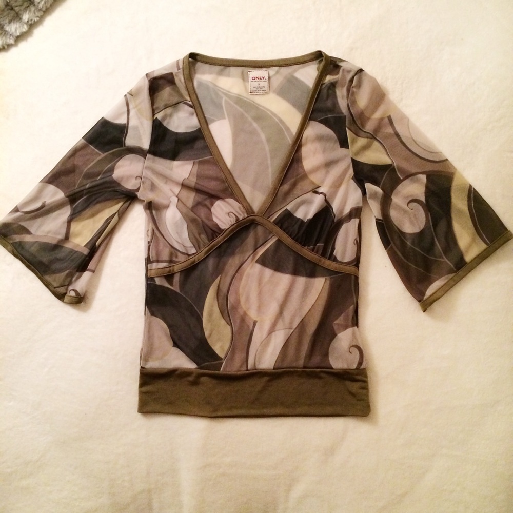 Military style half-sleeve top! 💚